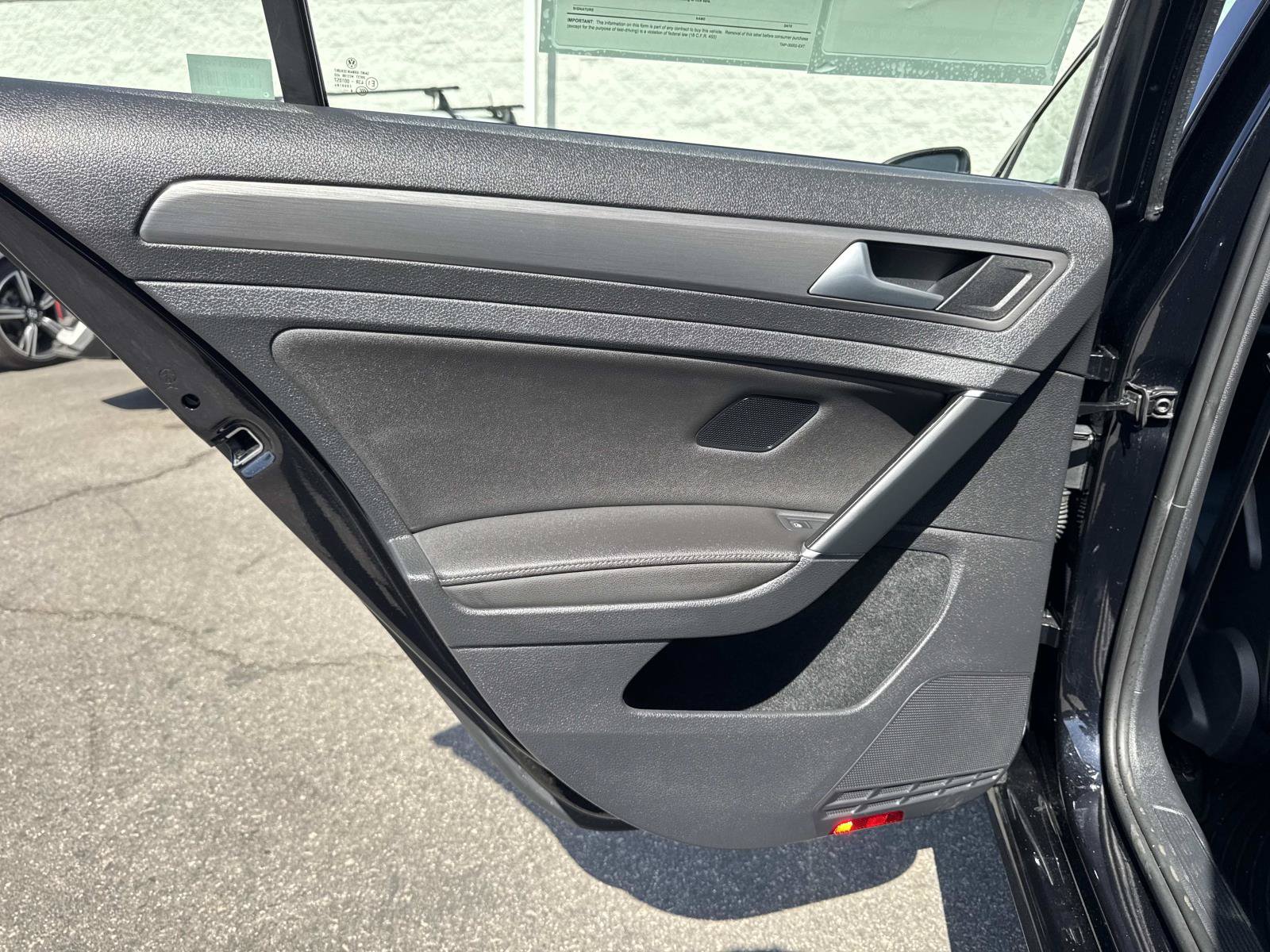 Used 2021 Volkswagen Golf 4-Door FWD image 26
