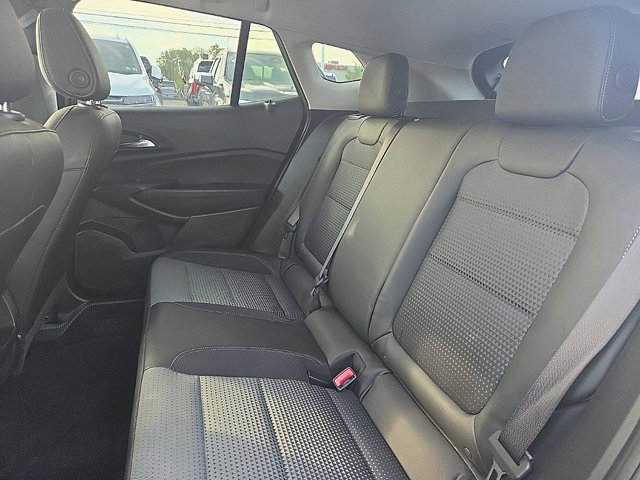 Used 2026 Chevrolet Trax LT FWD image 13