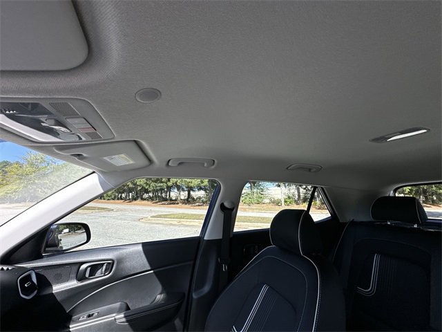 Used 2024 Hyundai Venue Limited image 22