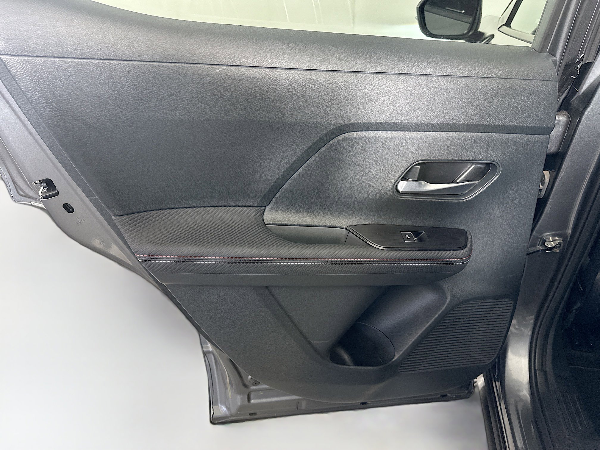 Used 2025 Nissan Kicks SR AWD/4WD image 25