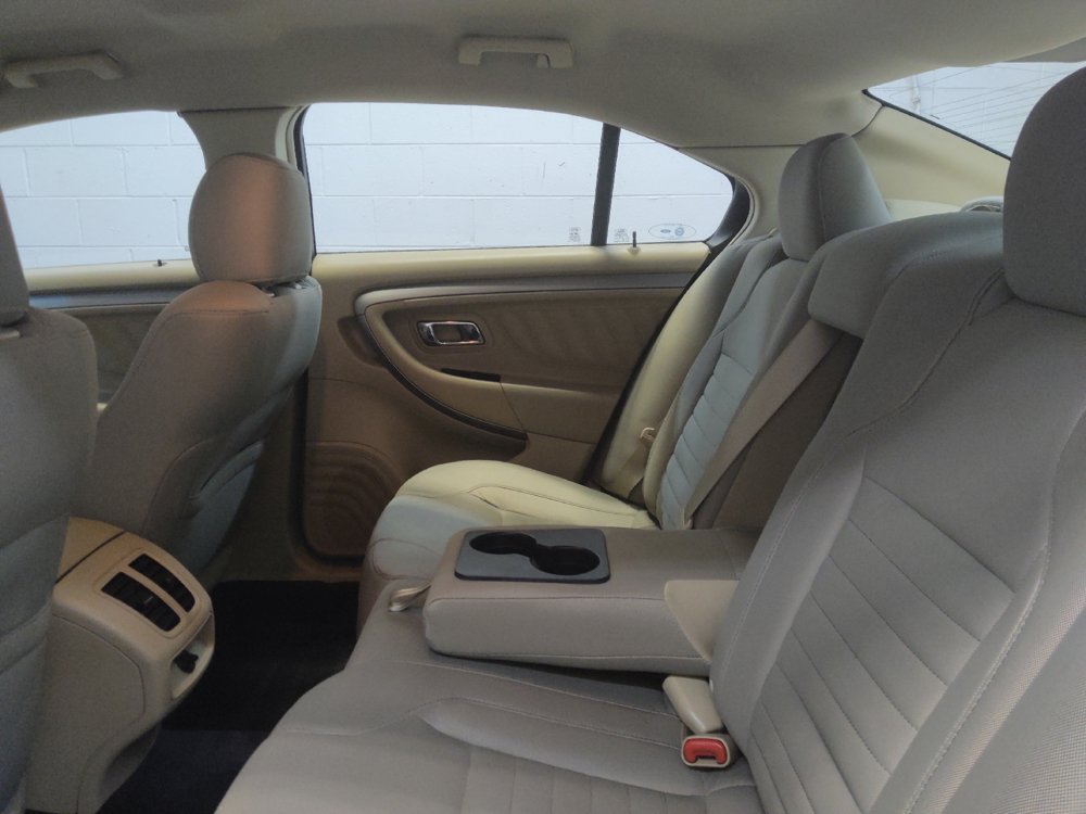 Used 2017 Ford Taurus SE FWD image 18
