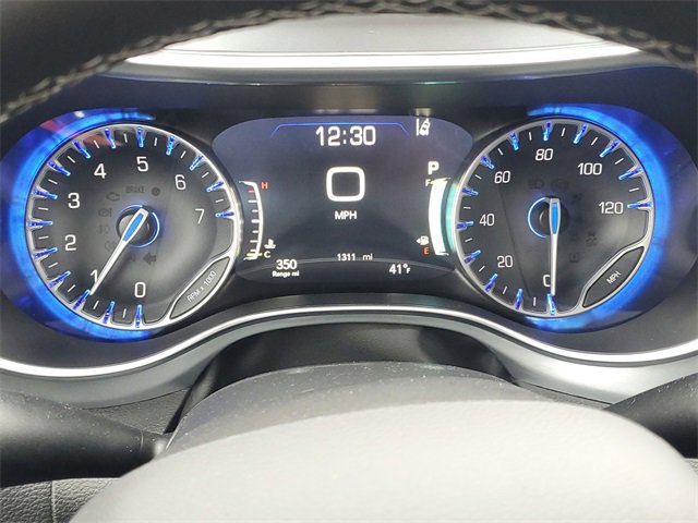 New 2026 Chrysler Pacifica Limited w/ Uconnect Theater Family Group image 21