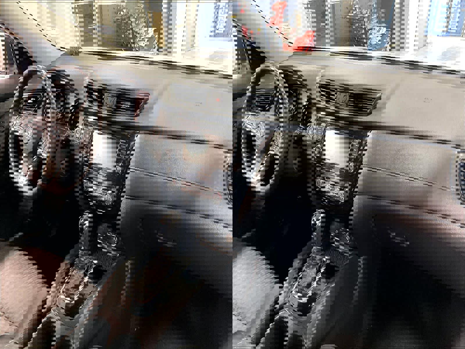 Used 2018 Nissan Rogue SV w/ Premium Package AWD/4WD image 14