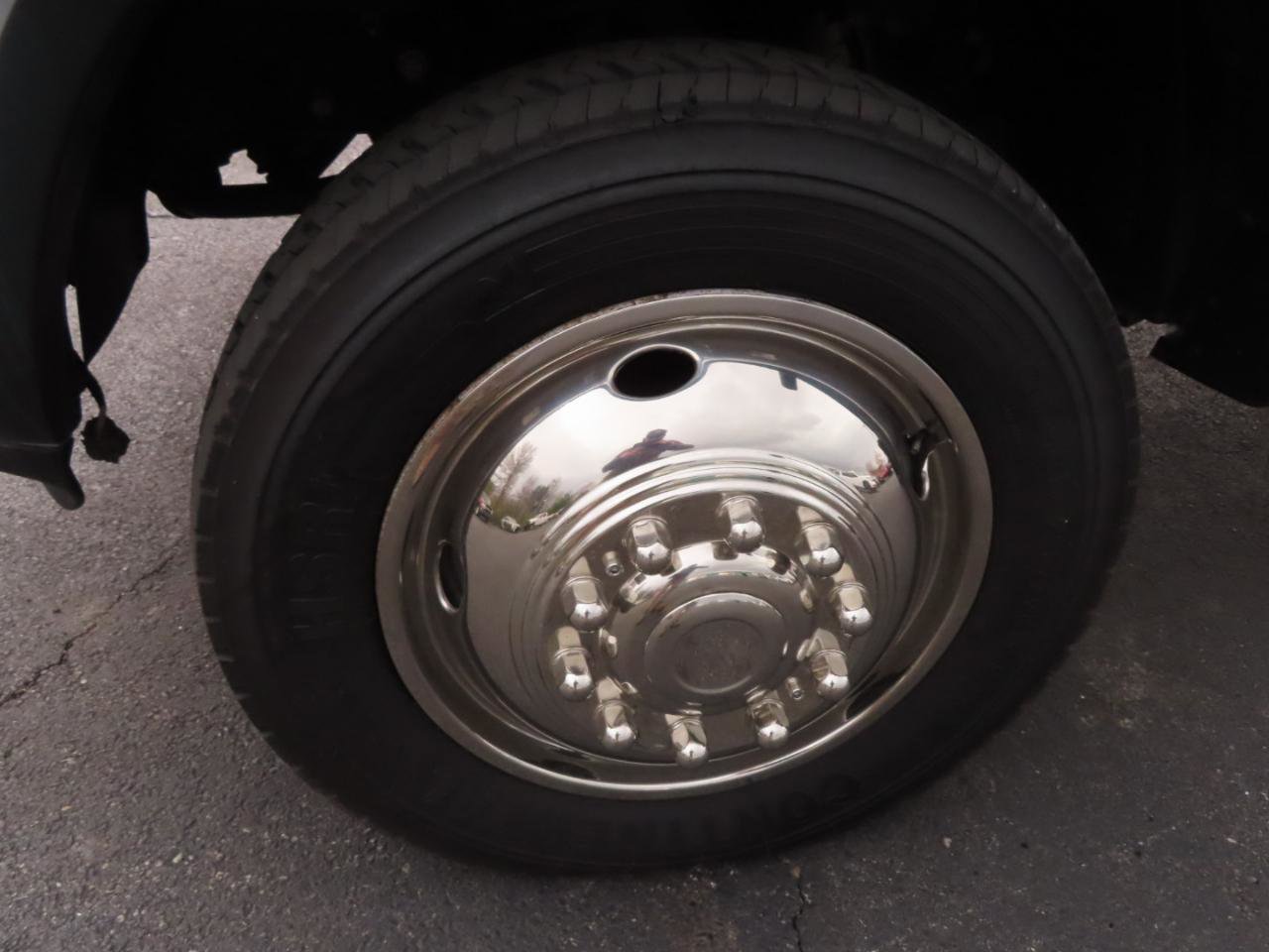 Used 2016 RAM 5500 Tradesman image 10