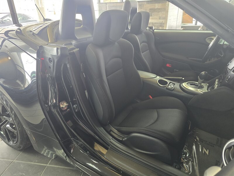 Used 2019 Nissan 370Z Roadster RWD image 12