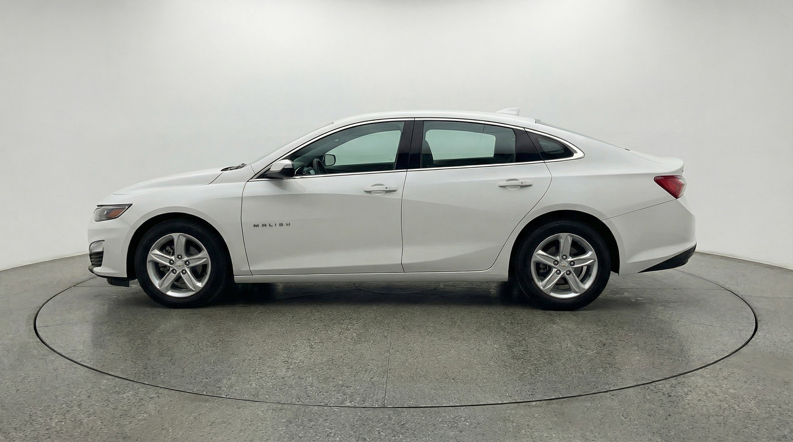 Used 2024 Chevrolet Malibu LT image 5