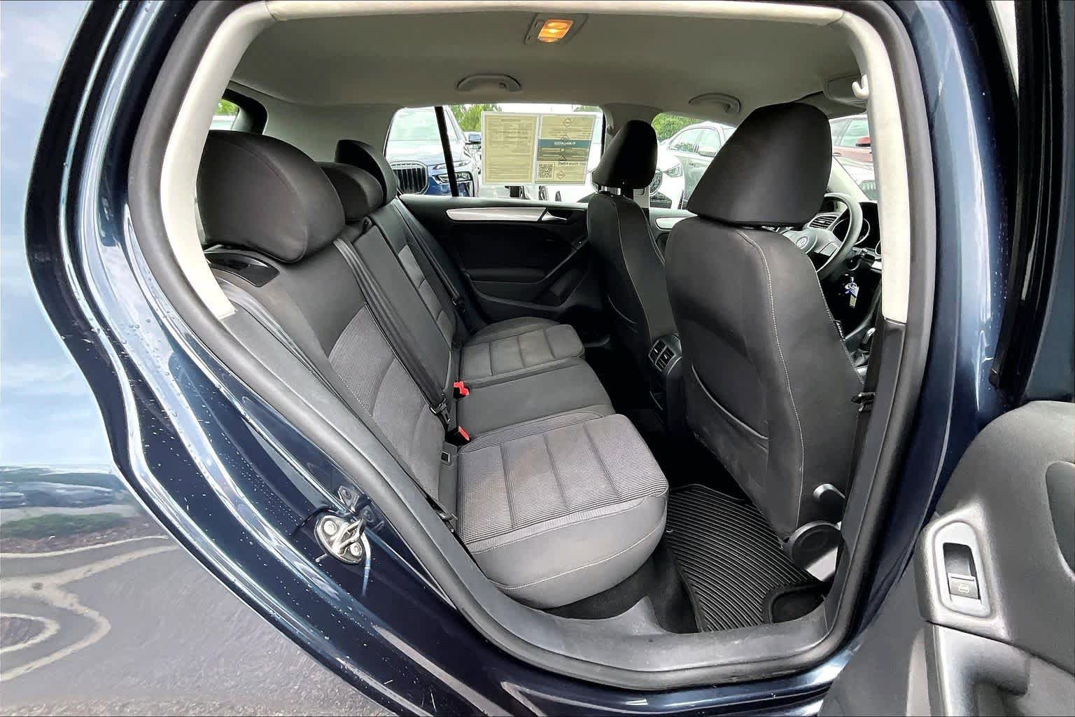 Used 2012 Volkswagen Golf 4-Door FWD image 20