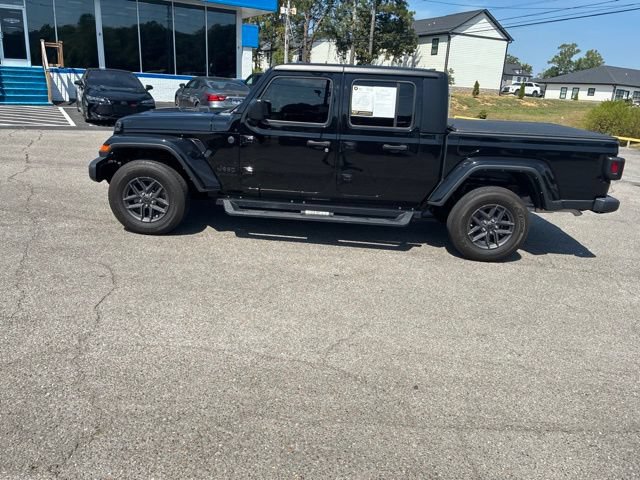 Used 2024 Jeep Gladiator Sport AWD/4WD image 20