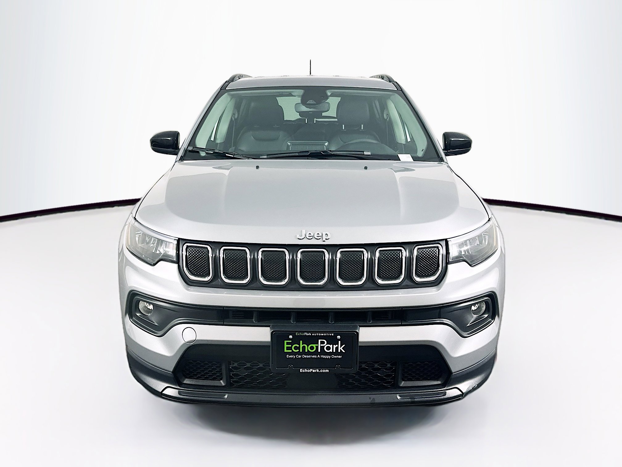 Used 2022 Jeep Compass Latitude image 2