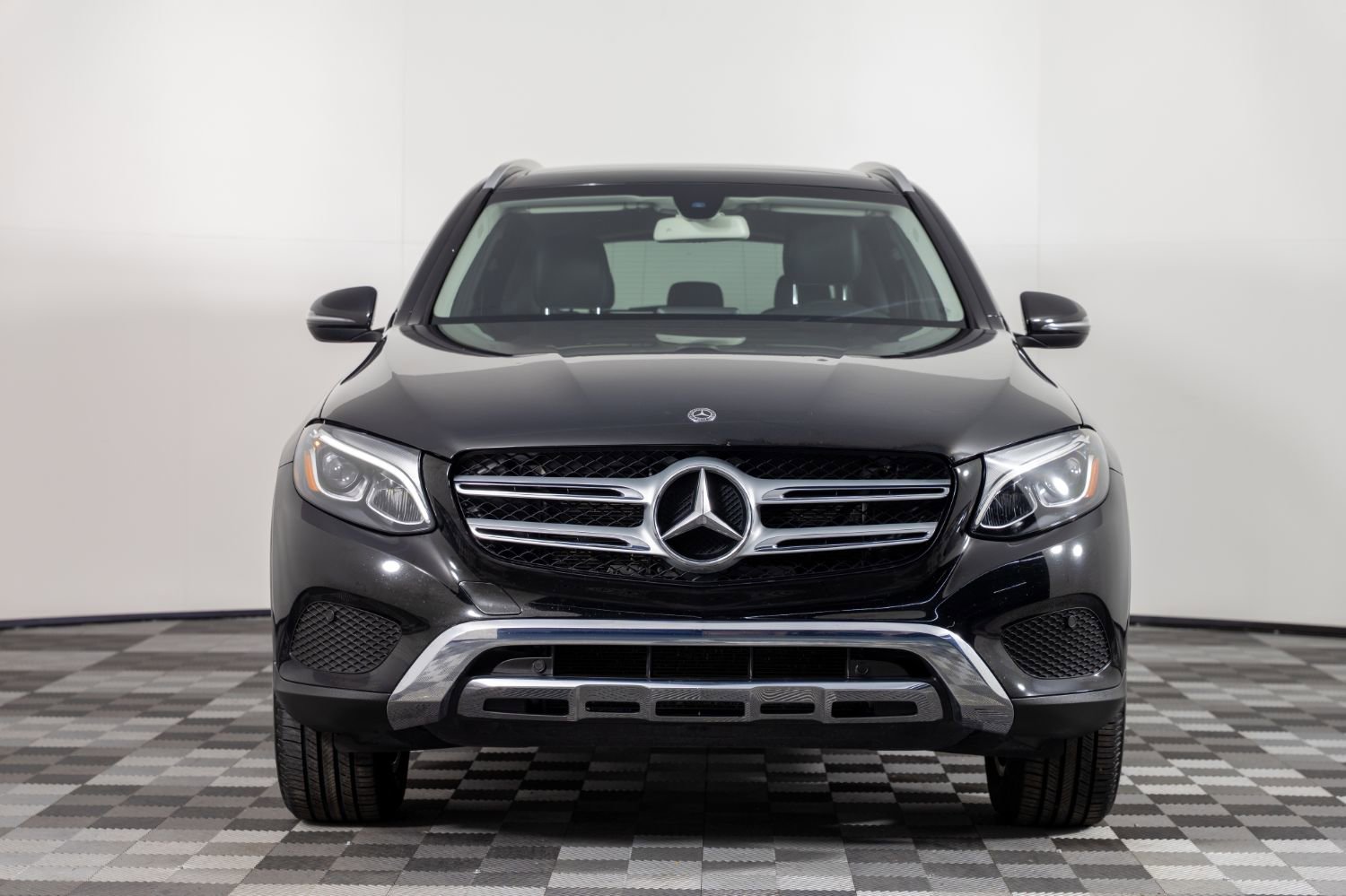 Used 2019 Mercedes-Benz GLC 300 4MATIC w/ Premium Package image 3