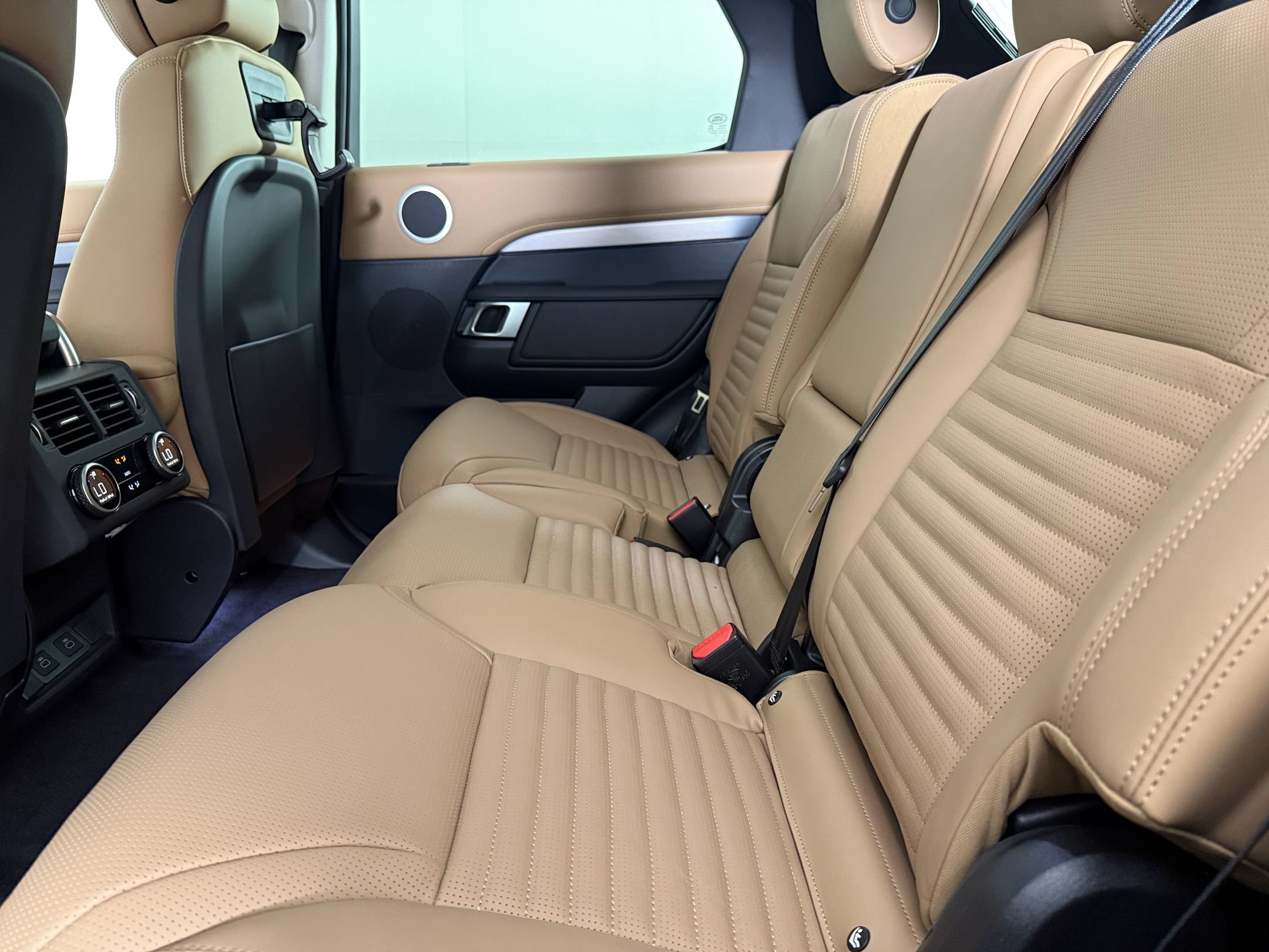 New 2026 Land Rover Discovery Limited Edition AWD/4WD image 23