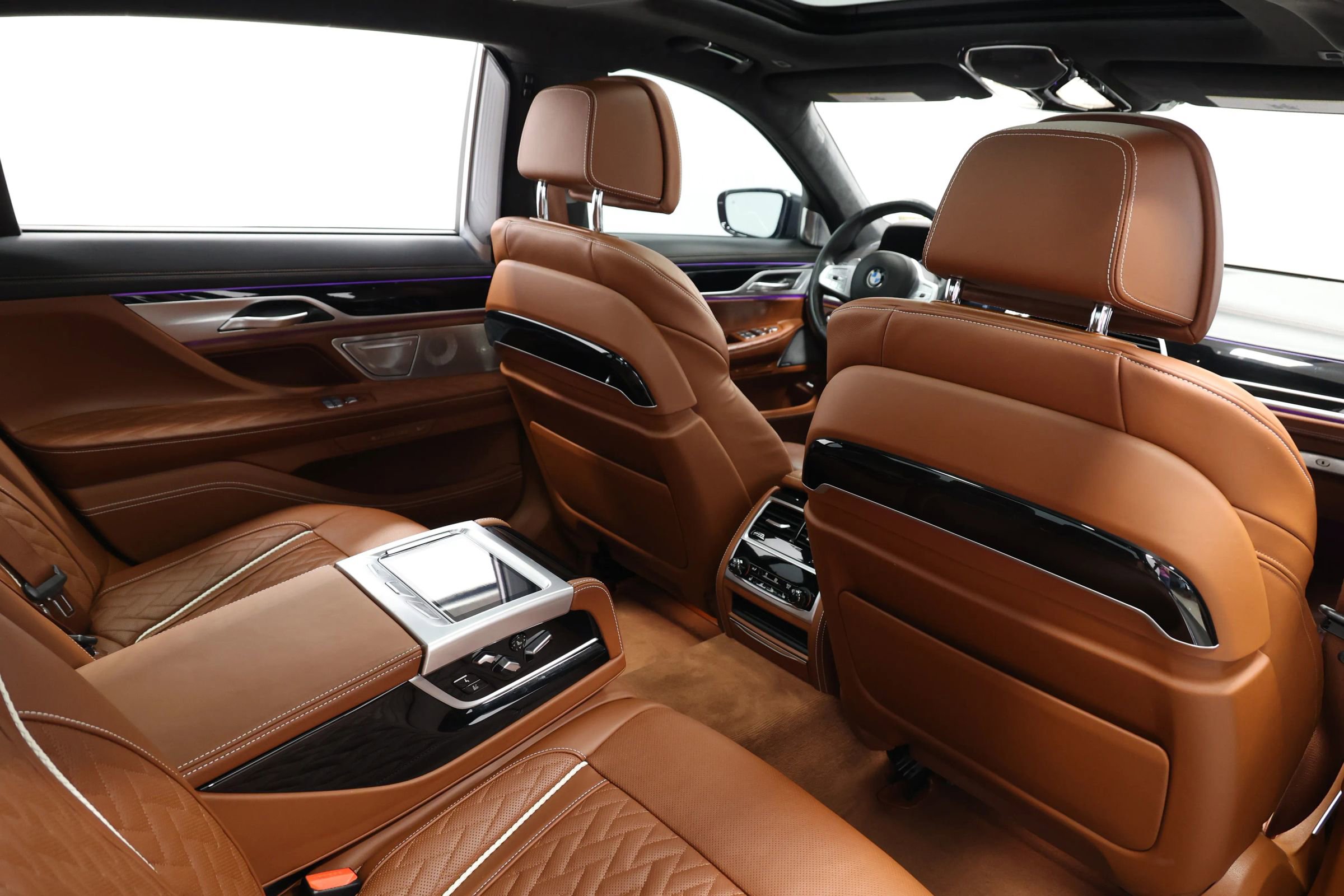 Used 2022 BMW M760i xDrive w/ Luxury Rear Seating Package image 86