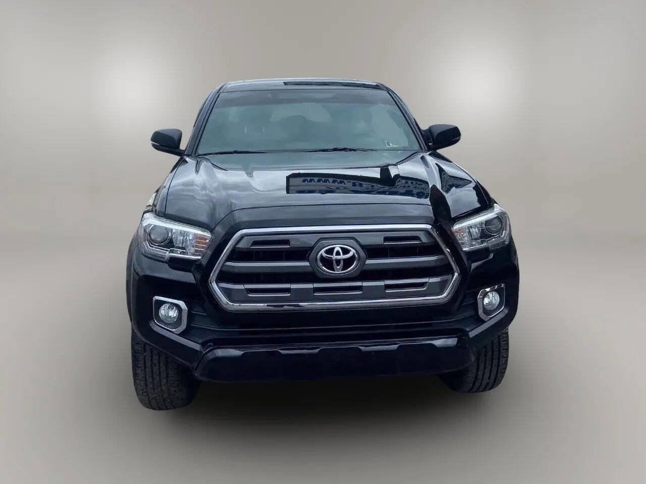 Used 2016 Toyota Tacoma Limited w/ Towing Package image 2