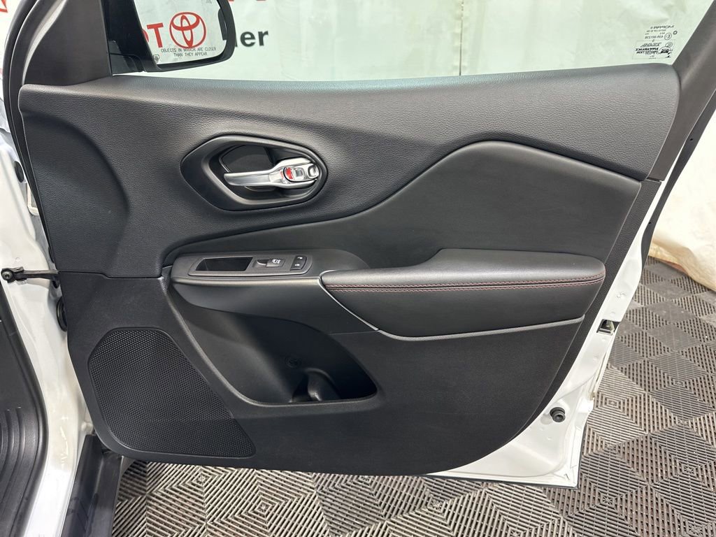 Used 2023 Jeep Cherokee Trailhawk image 9