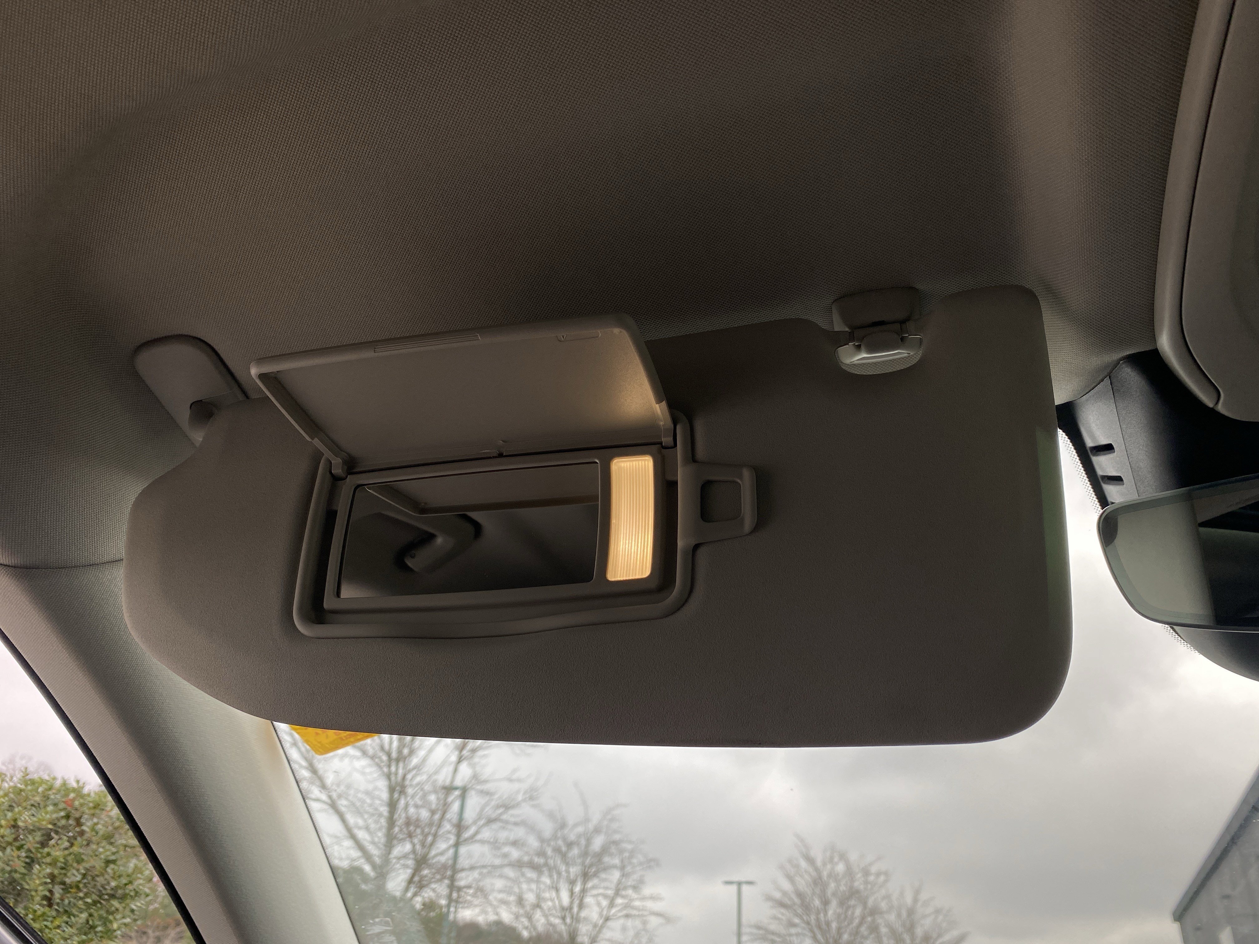 Used 2025 Volvo XC60 B5 Plus image 34