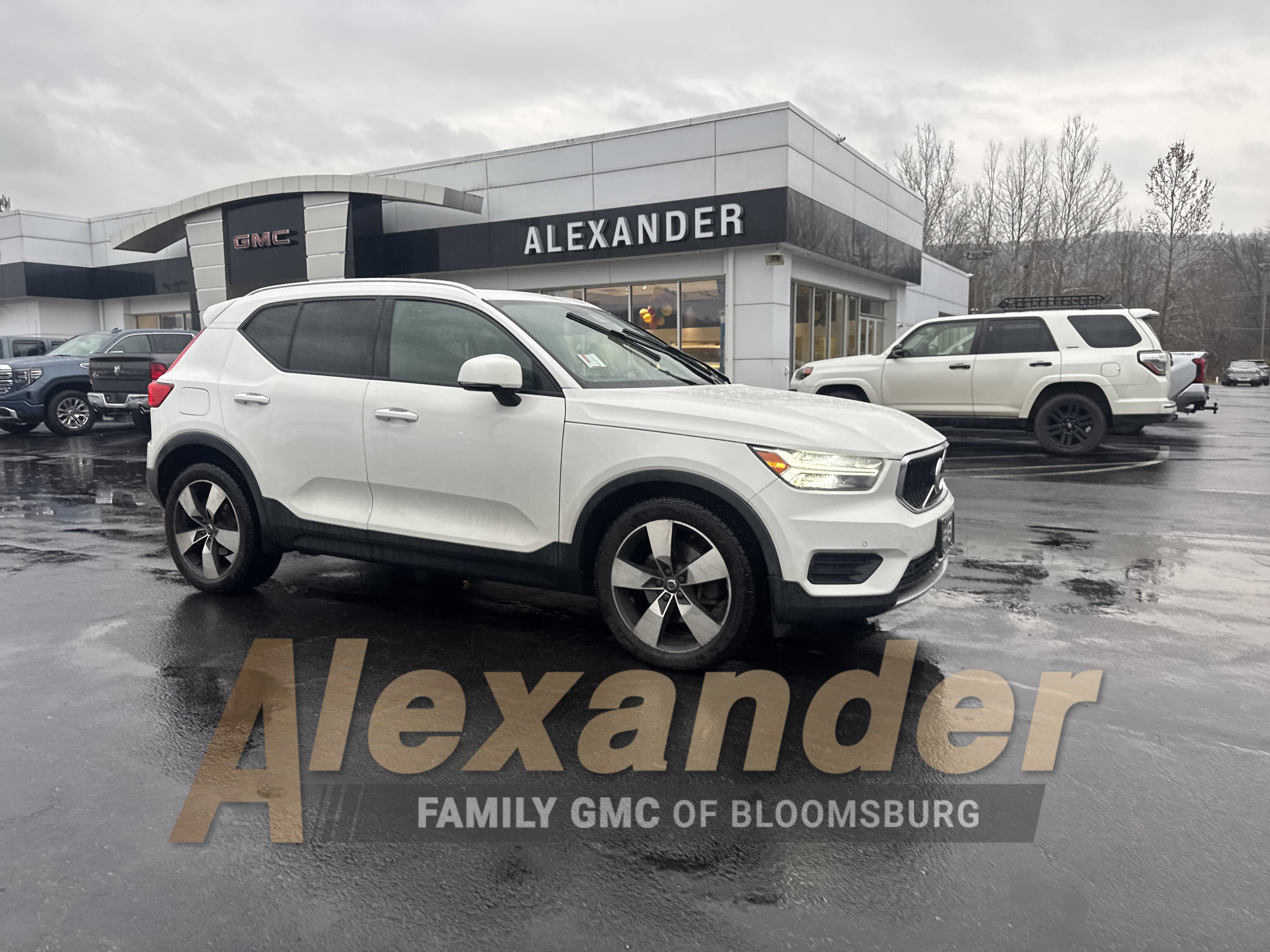 Used 2020 Volvo XC40 T5 Momentum