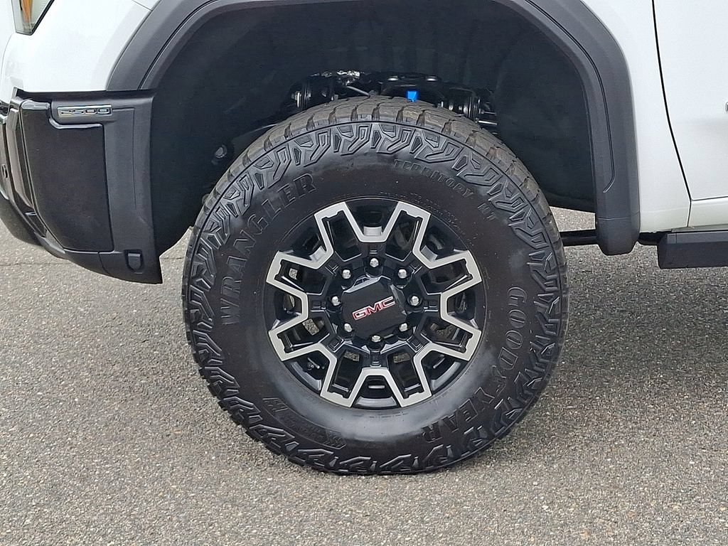 Used 2024 GMC Sierra 2500 AT4X AWD/4WD image 8
