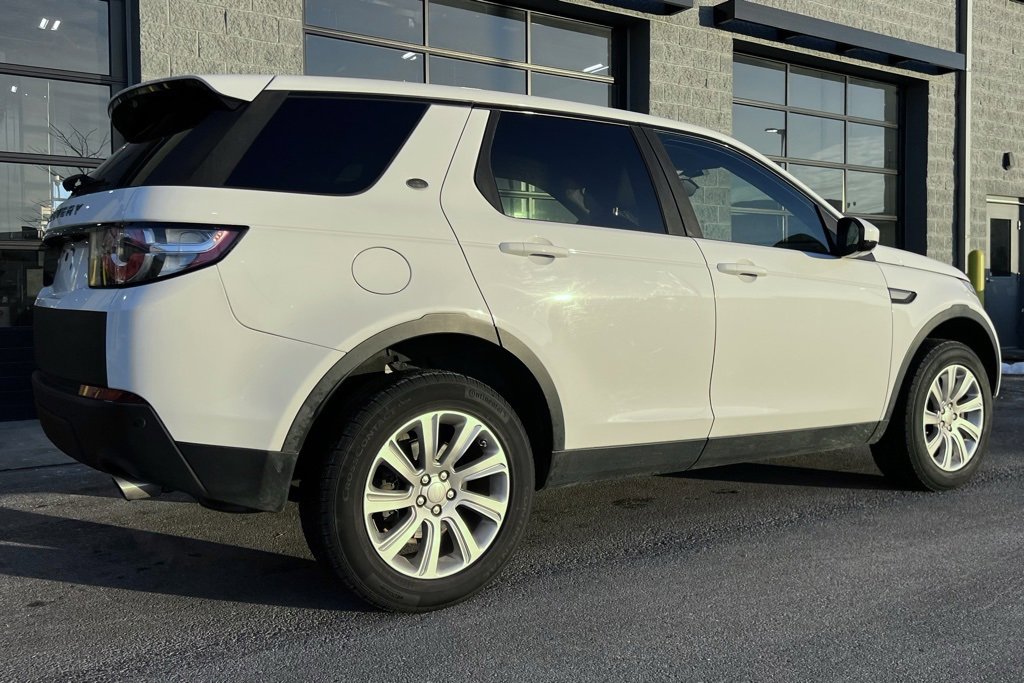 Used 2019 Land Rover Discovery Sport SE image 8