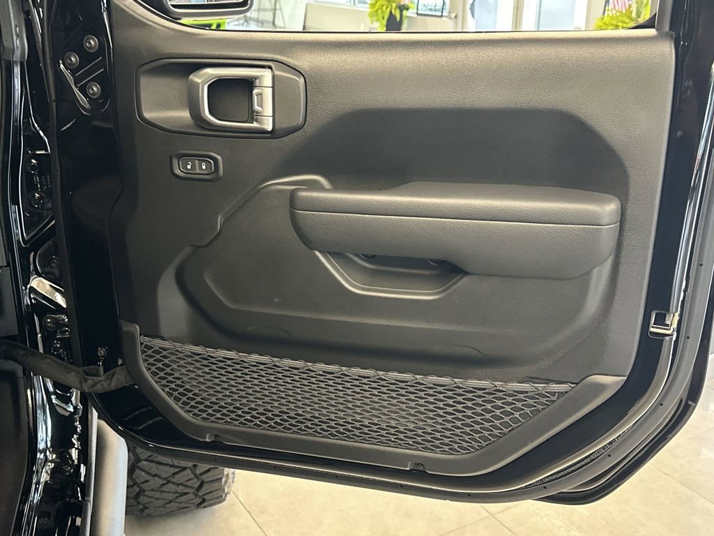 Used 2024 Jeep Gladiator Rubicon w/ Technology Group image 15