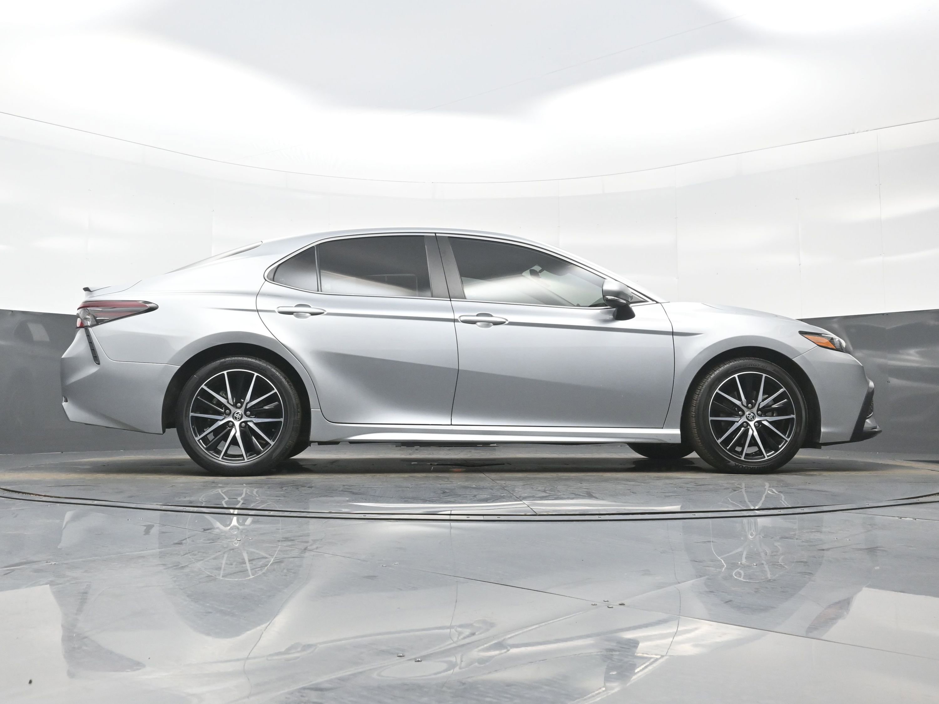 Used 2023 Toyota Camry SE image 32