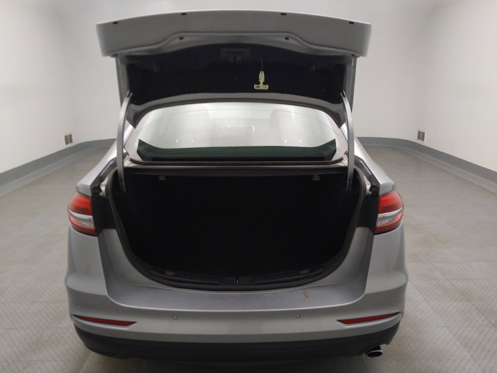 Used 2020 Ford Fusion SE image 29