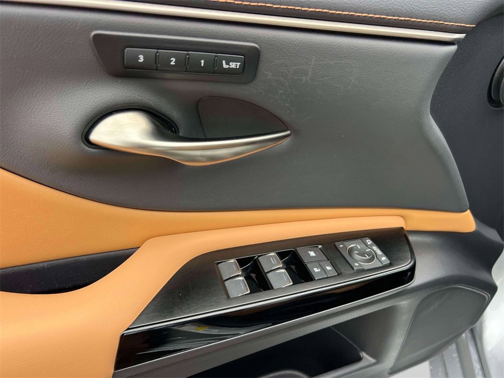 Certified 2023 Lexus ES 350 w/ Premium Package image 15
