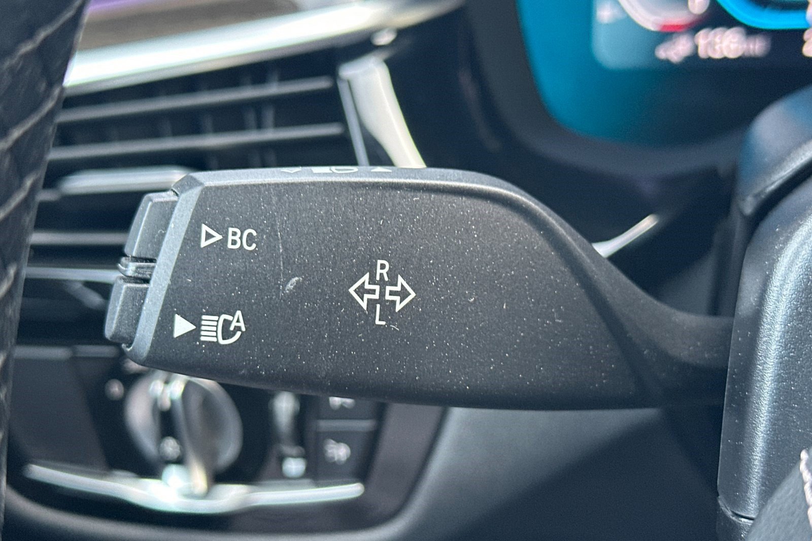 Certified 2023 BMW 530e w/ Convenience Package image 32