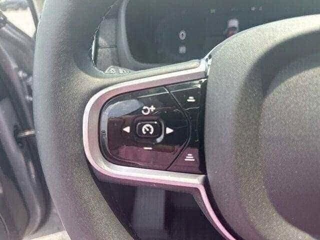 Used 2025 Volvo XC90 B6 Ultra w/ Protection Package Premier image 30