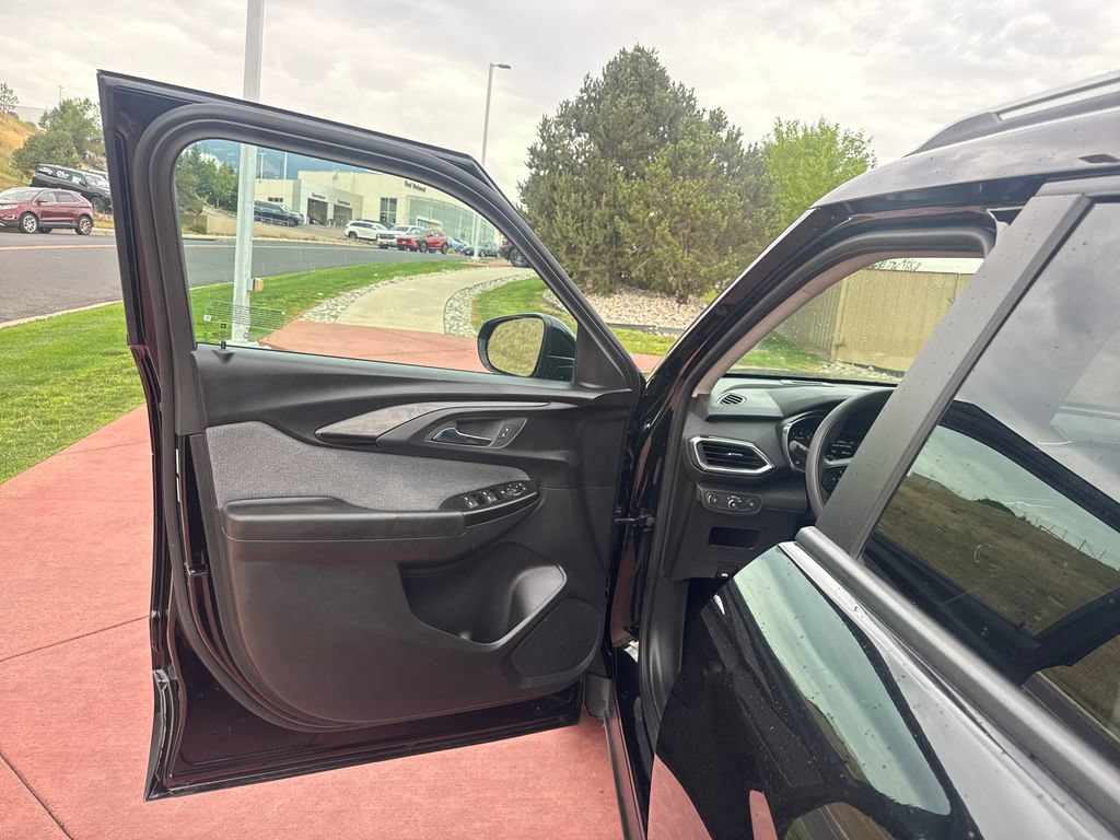 Used 2023 Chevrolet TrailBlazer LT AWD/4WD image 12