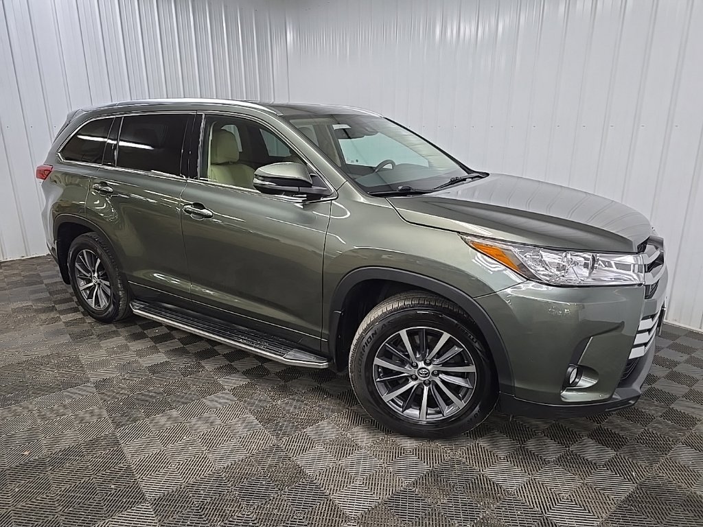 Used 2017 Toyota Highlander XLE AWD/4WD image 7