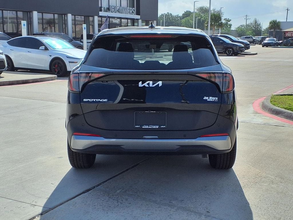 Used 2026 Kia Sportage EX FWD image 8