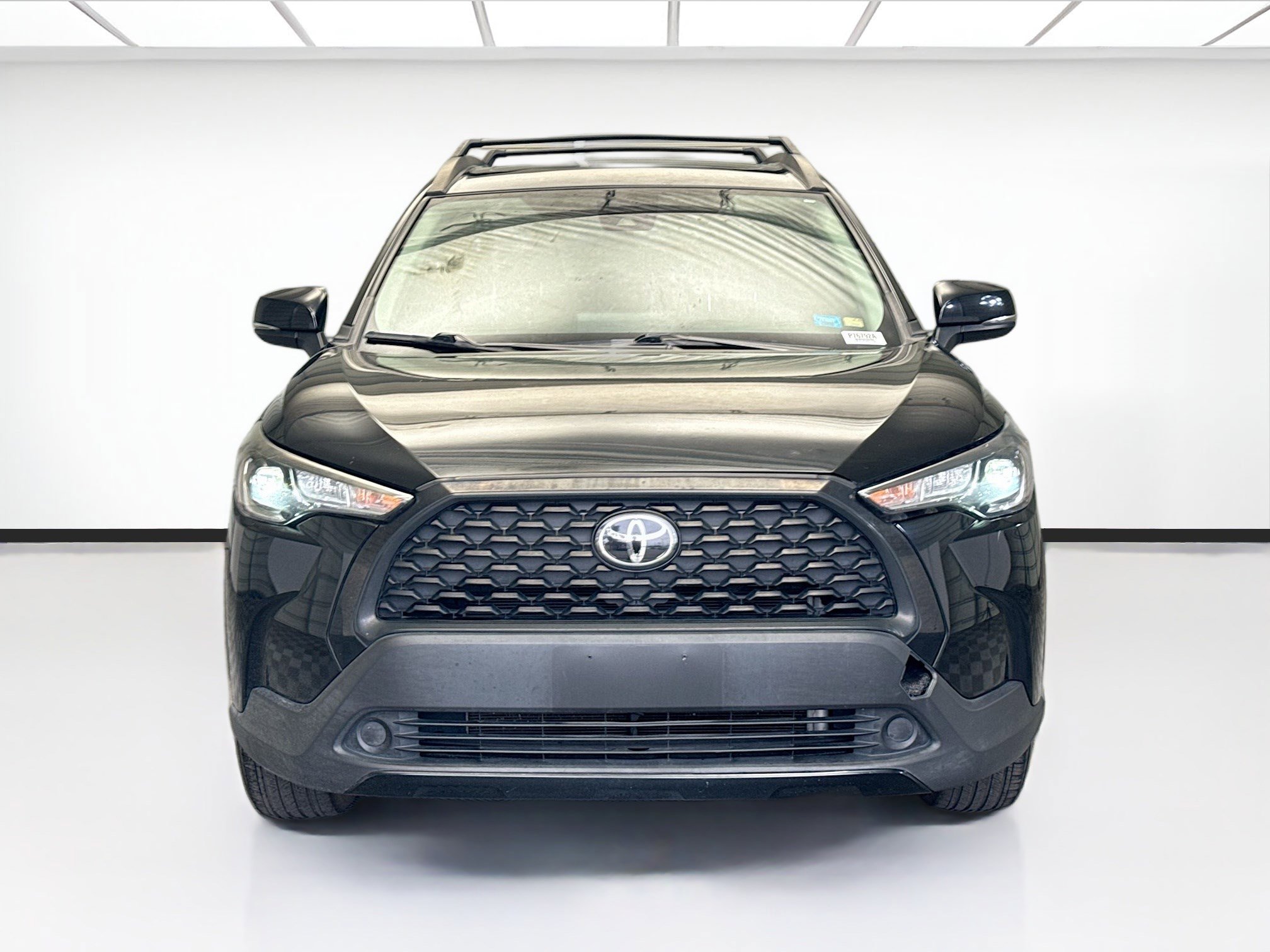 Used 2022 Toyota Corolla Cross LE image 2