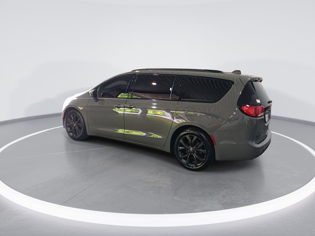 Used 2020 Chrysler Pacifica Touring-L Plus w/ S Appearance Package FWD image 6