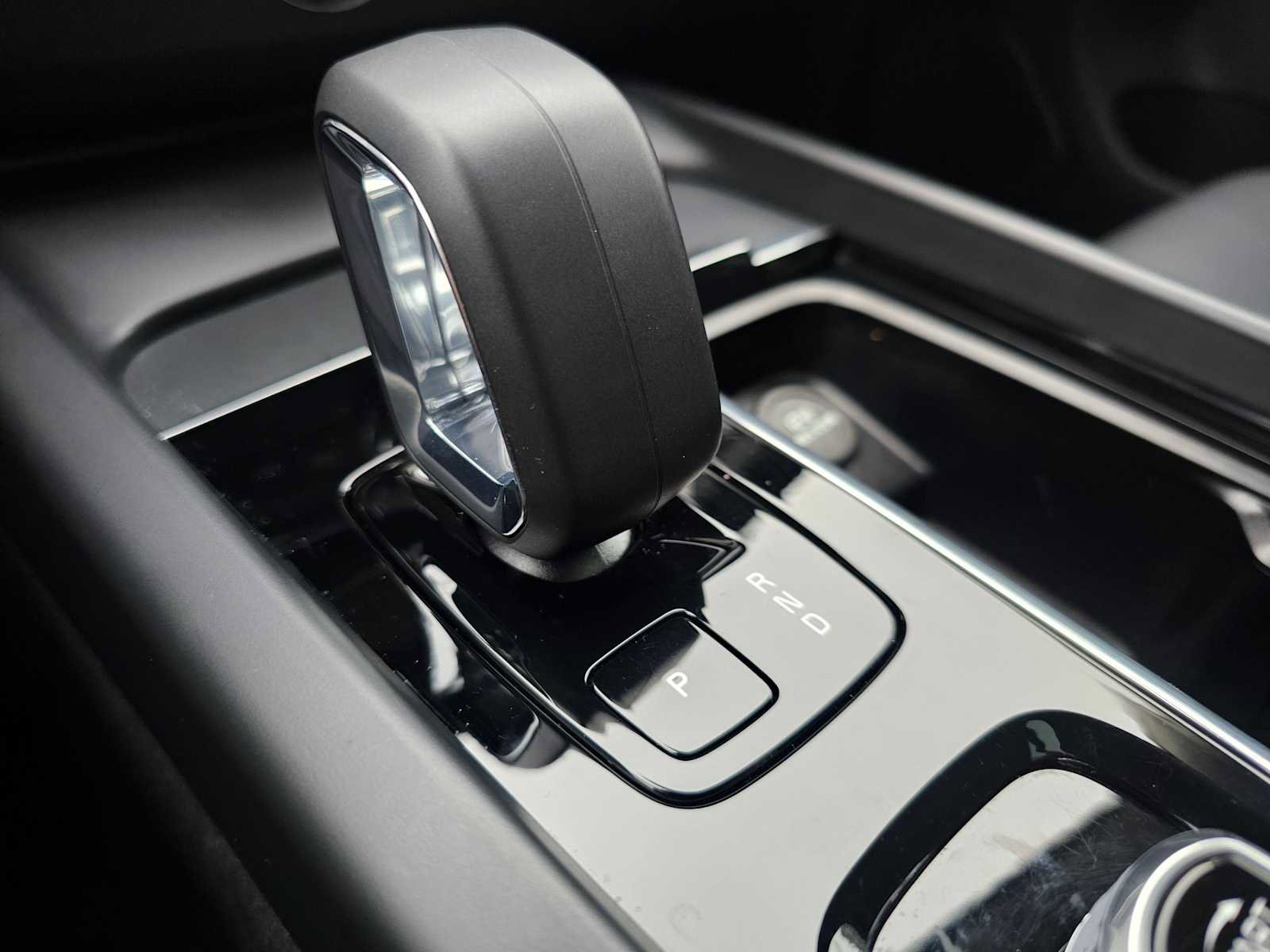 Certified 2025 Volvo XC60 B5 Core w/ Protection Package Premier image 40