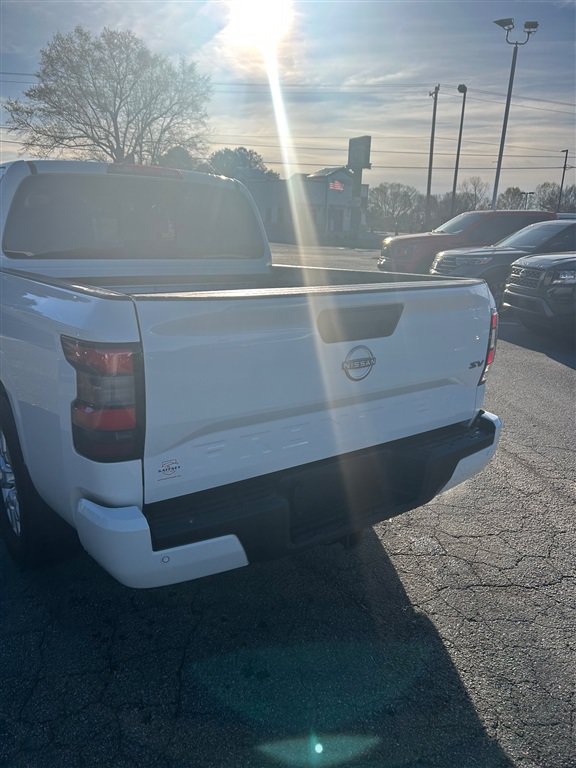 Used 2024 Nissan Frontier SV w/ SV Convenience Package RWD image 4