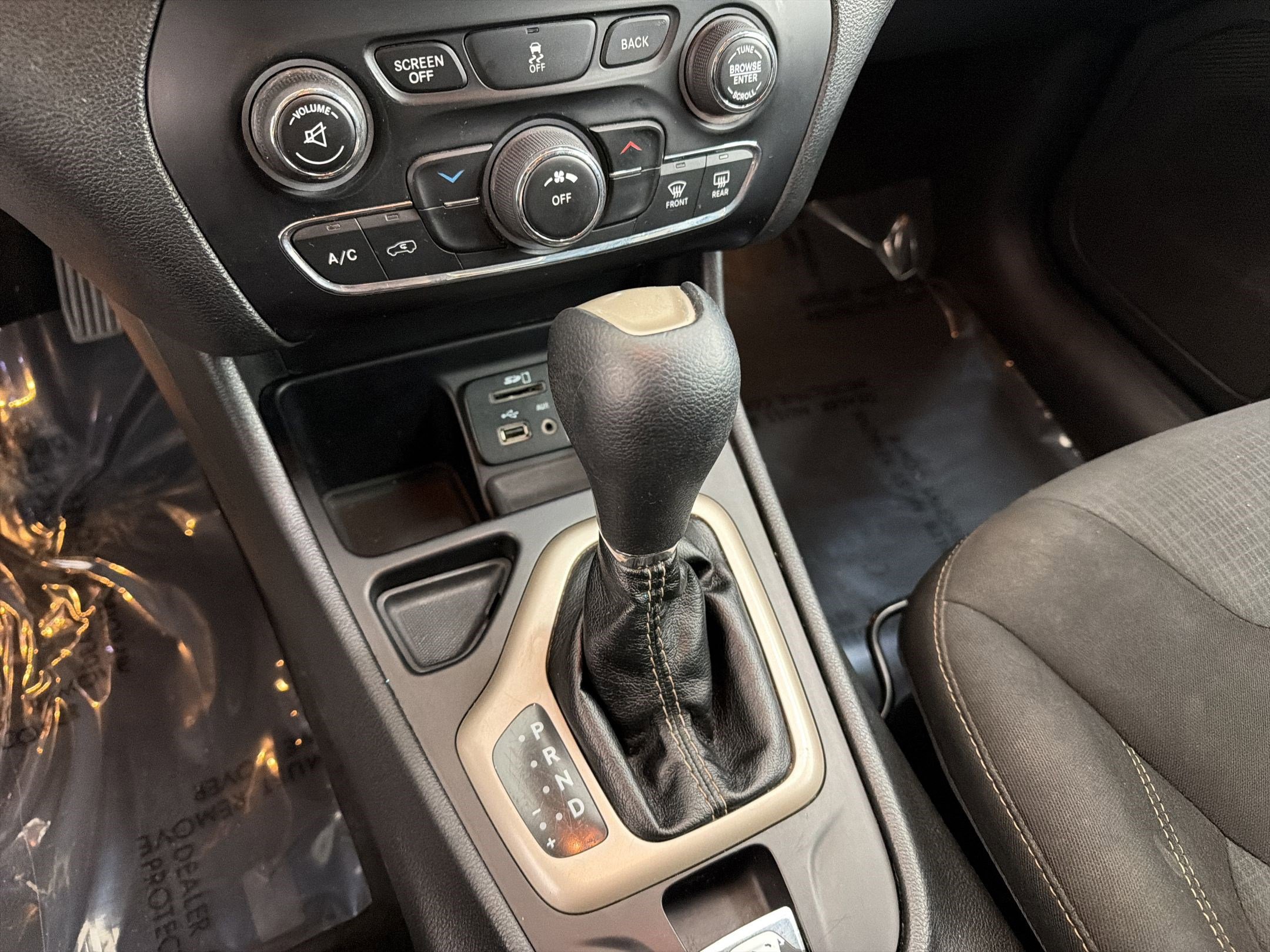 Used 2016 Jeep Cherokee Latitude image 16