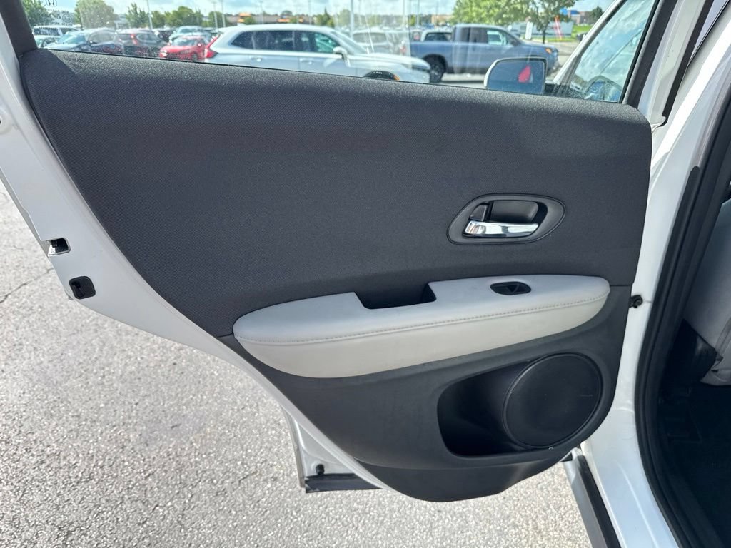 Certified 2021 Honda HR-V LX image 31