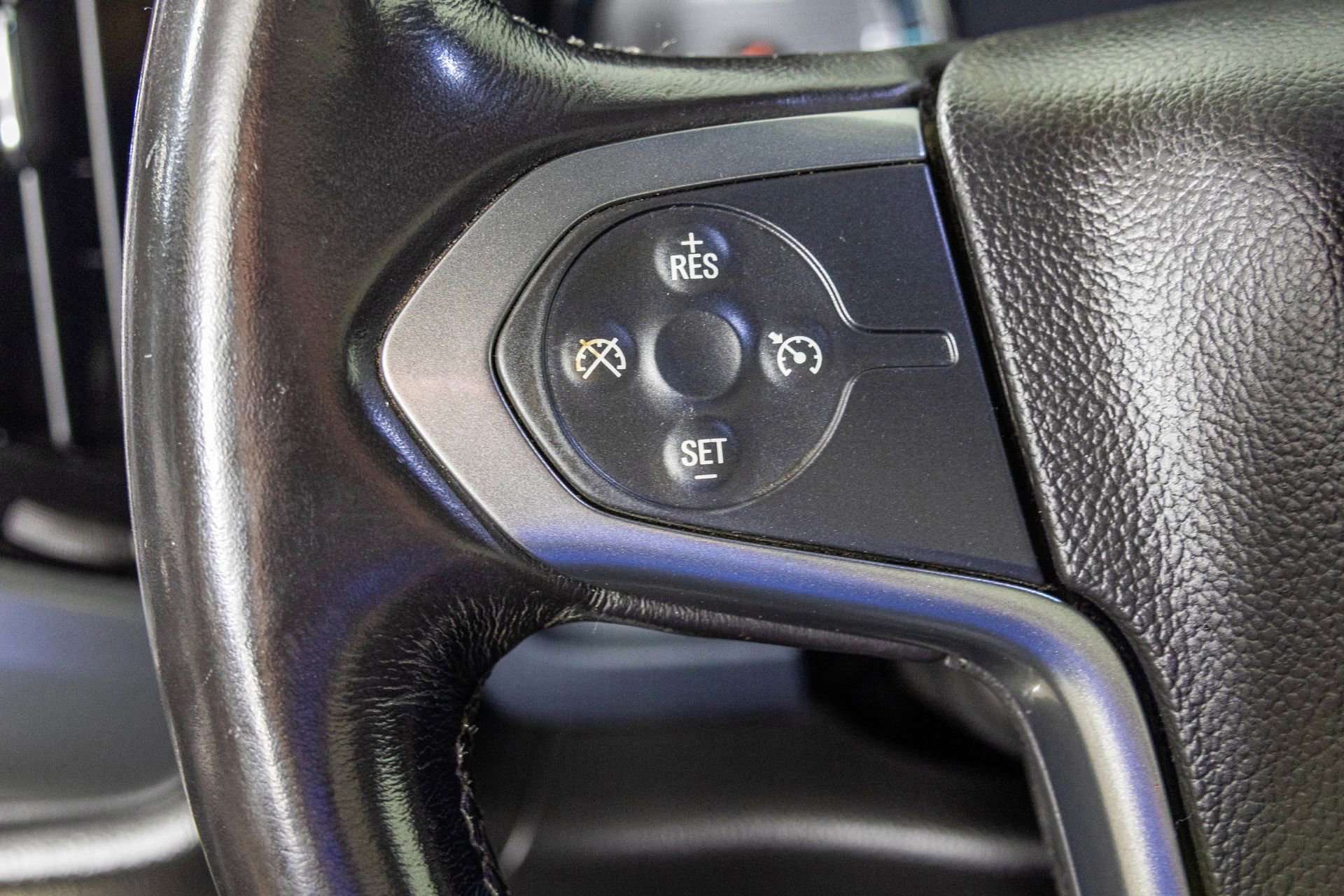 Used 2018 Chevrolet Silverado 1500 LT w/ LT Convenience Package image 19