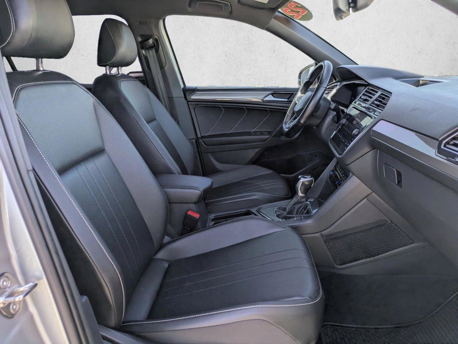 Used 2022 Volkswagen Tiguan SE R-Line FWD image 18