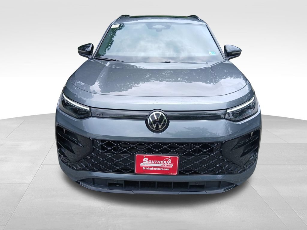 Used 2026 Volkswagen Tiguan SE R-Line FWD image 10