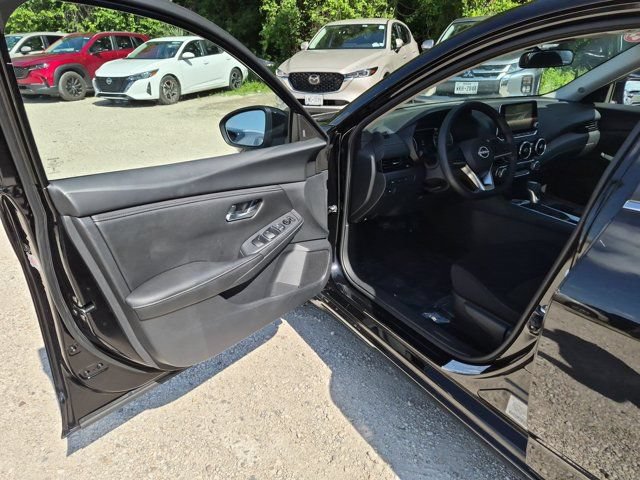 Used 2025 Nissan Sentra SV FWD image 9