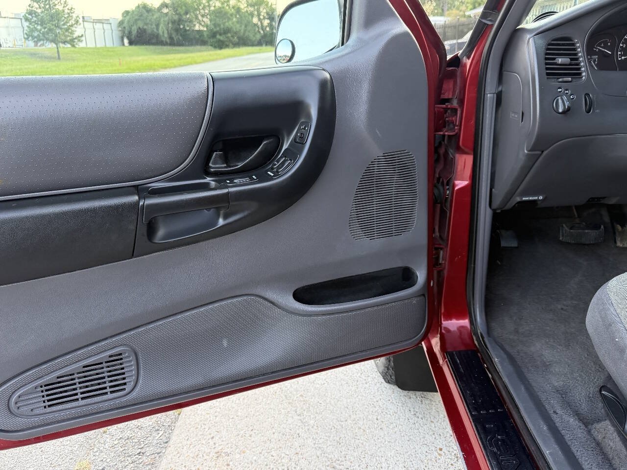 Used 2002 Ford Ranger FX4 AWD/4WD image 10