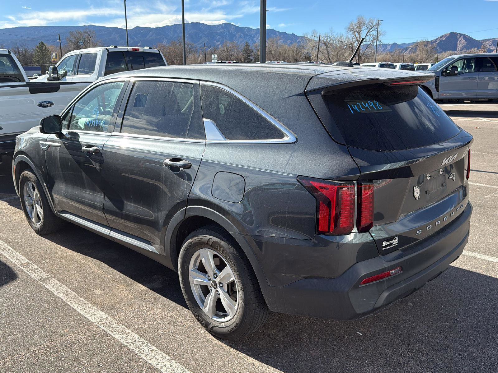 Used 2022 Kia Sorento LX image 8