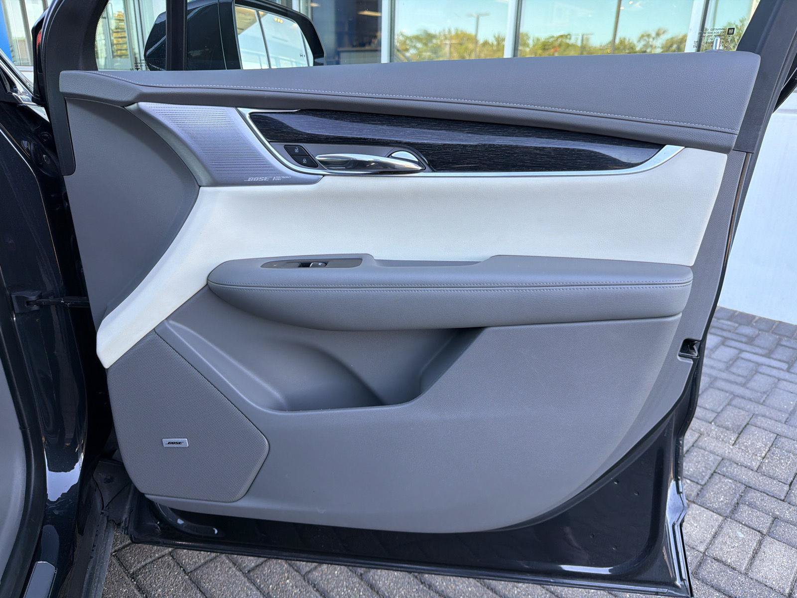 Used 2020 Cadillac XT6 Premium Luxury FWD image 36