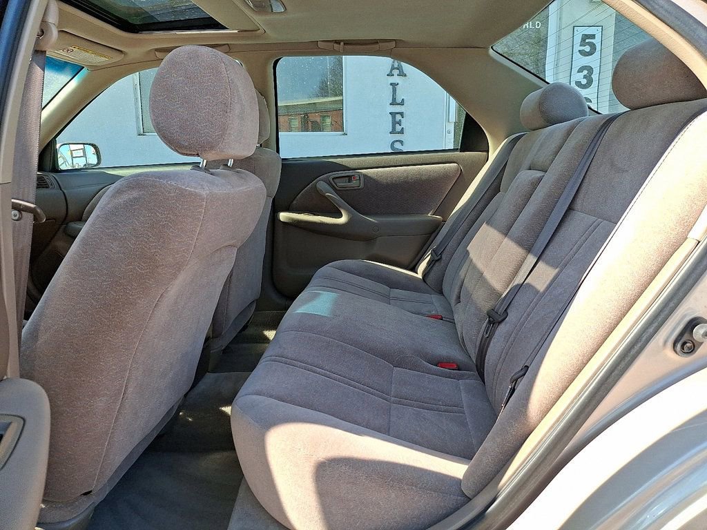 Used 1998 Toyota Camry LE FWD image 12