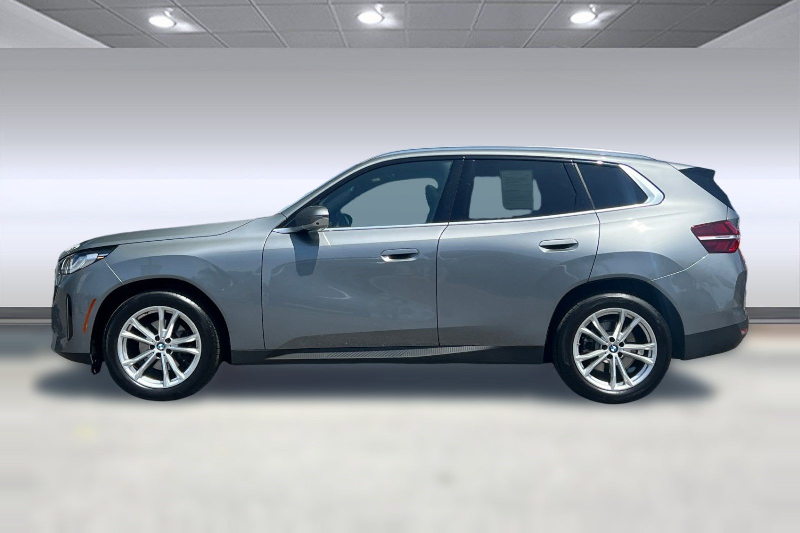 Used 2025 BMW X3 xDrive30i w/ Premium Package AWD/4WD image 2