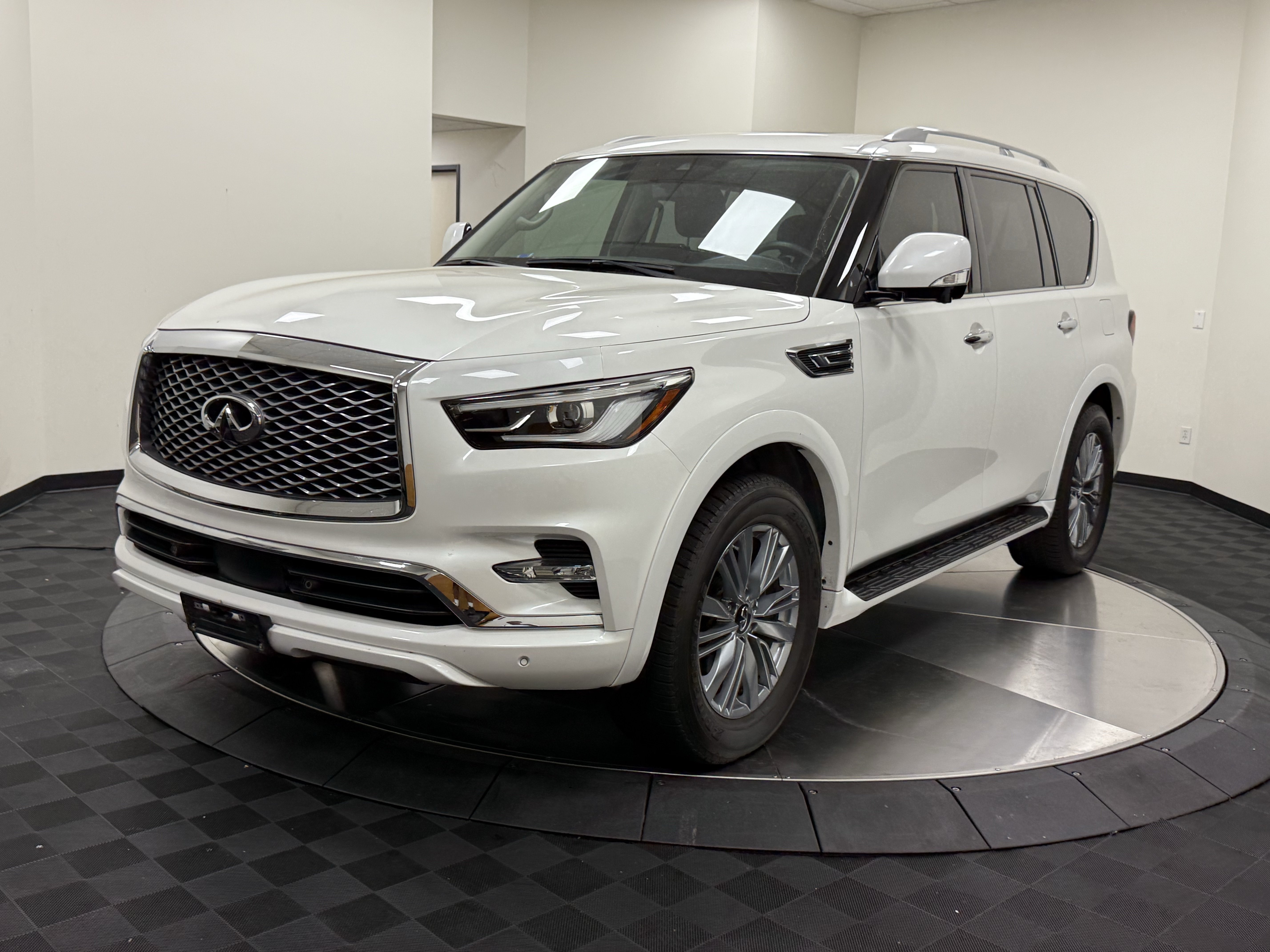 Certified 2023 INFINITI QX80 Luxe w/ Cargo Package RWD image 3