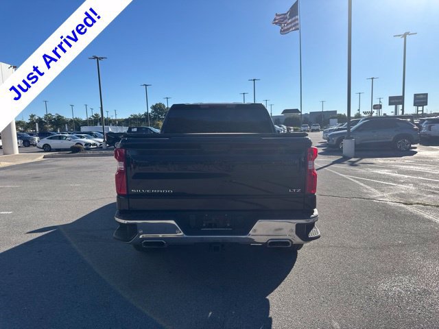 Used 2022 Chevrolet Silverado 1500 LTZ AWD/4WD image 4