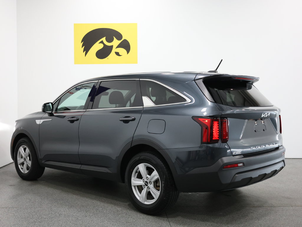 Used 2022 Kia Sorento LX FWD image 9