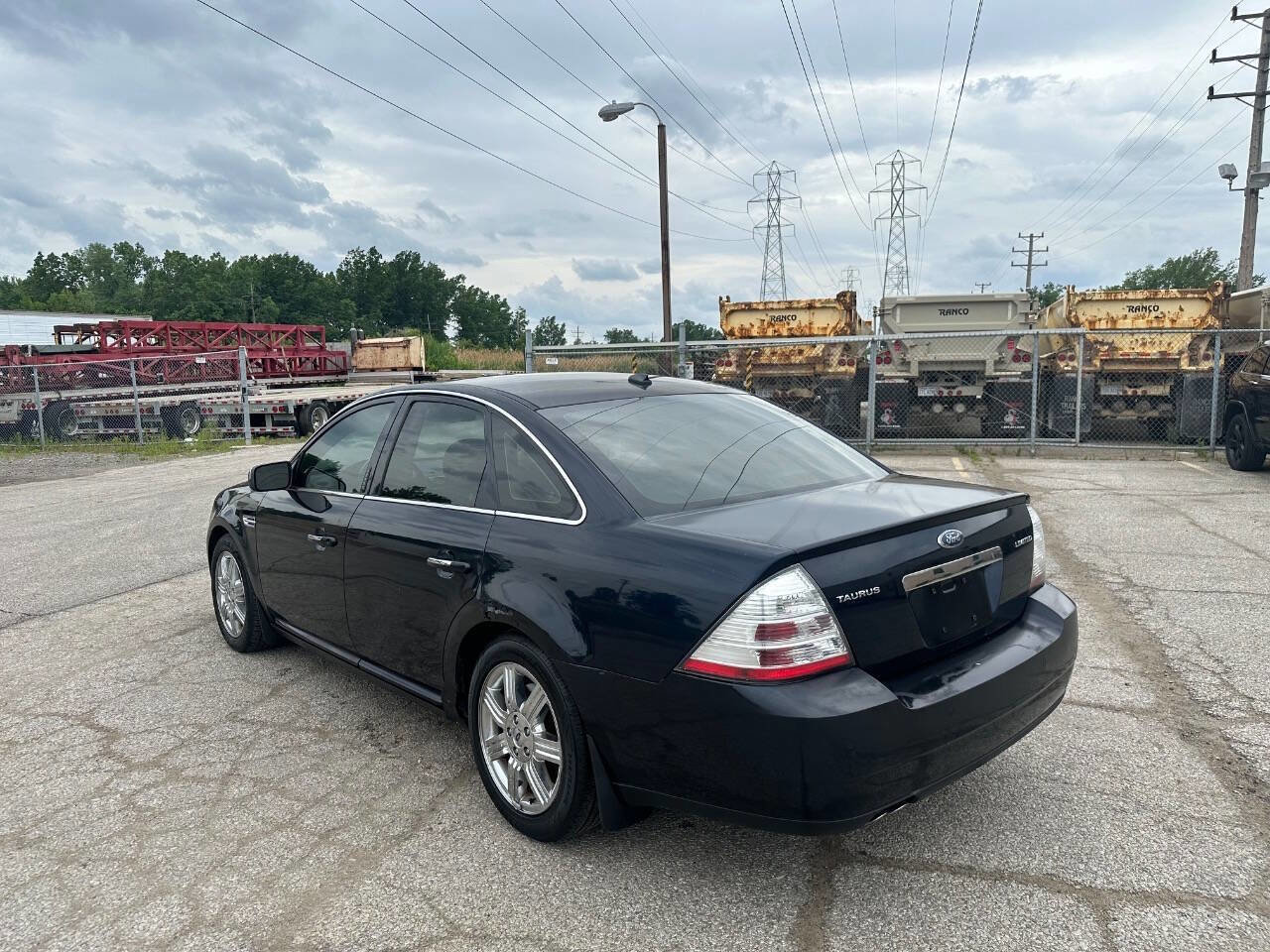 Used 2008 Ford Taurus Limited FWD image 3